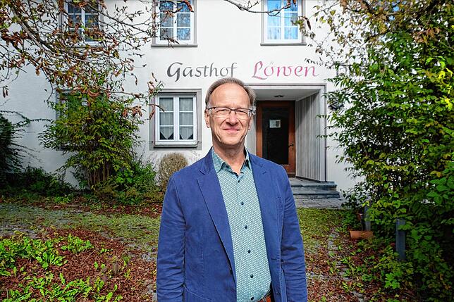 Der Überlinger Gemeinderat Walter Sorms von LBU/Die Grünen macht sich für den Rückkauf des Deisendorfer „Löwen“ stark. ...