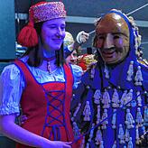 Köhlernacht: Die Narren von der Zunft Strohglonki aus Leipferdingen bei Geisingen zeigten ihren traditionellen Bändertanz.