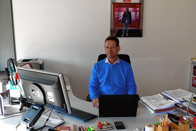 Konrektor Jürgen Lebherz leitet die Task-Force und hält die Stellung. Hier hält er ein Videomeeting mit den Prüflingen aus den Stufen 9 ...