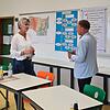 Im Gespräch über Schule und Unterricht: Schulleiterin Beate Clot und der Landtagsabgeordnete Hans-Peter Storz im Schulverbund Nellenburg.