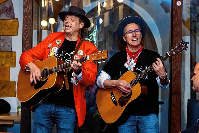 &bdquo;Los a&lsquo;mol&ldquo; aus Pfaffenweiler gehört auch schon viele Jahre zum Programm der Kneipenfasnet. Ihre Gassenhauer zum ...