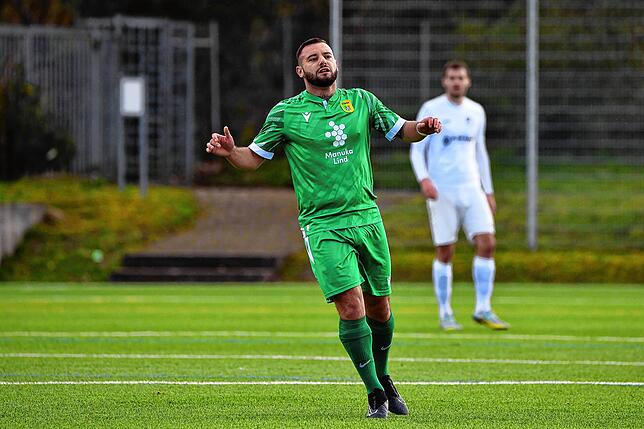 Bild 7: SV Herten setzt sich mit 4:1 gegen FC Schönau durch &ndash; und wir haben Bilder!