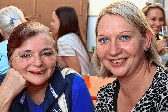 Bild 28: Volle Gläser und beste Stimmung: So ging’s beim Konstanzer Weinfest 2025 weiter
