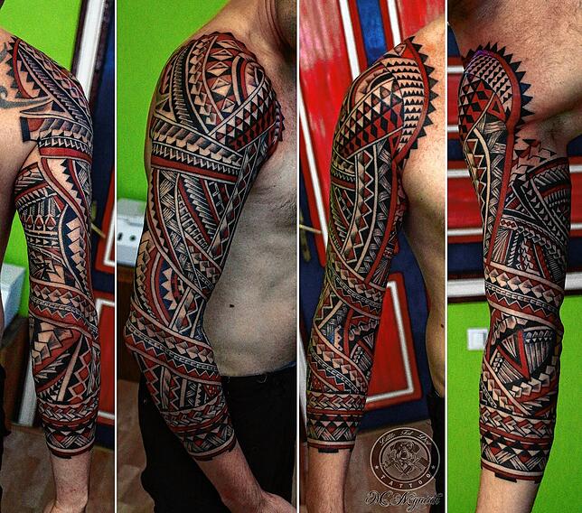 Kunst am Arm: Sleeve-Tattoos mit grafischen Mustern.