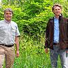 Müssen sich Gedanken machen, wie der Waldbau der Zukunft aussehen kann: Reiner Bickel (l.) und Johannes von Bodman.