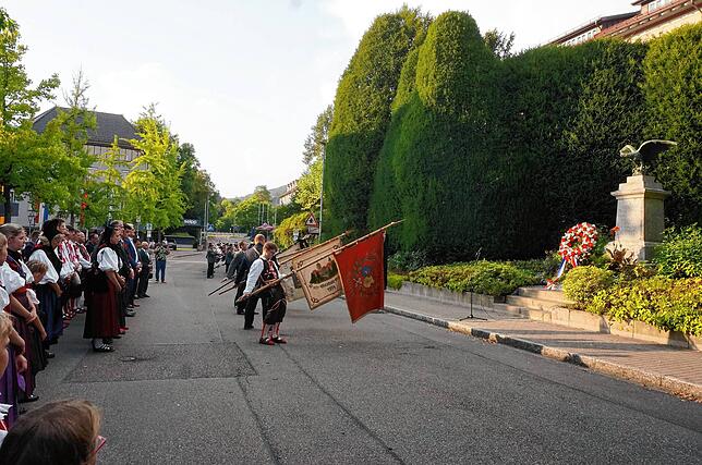 Bild 11: Bilder des Sektempfang und Totenehrung bei der Chilbi