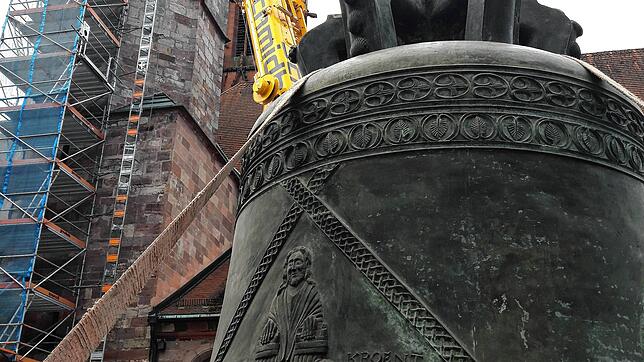 Am Freitag wird auch die Jakobusglocke aus dem Villinger Münsterturm gehievt. Sie ist aber nicht defekt, sondern würde bei den ...