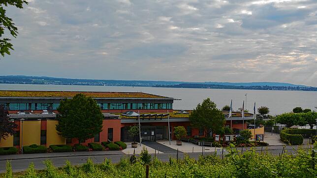 Wärmeenergie aus dem Bodensee für die Meersburg Therme (im Bild) und möglichst noch weitere Anlieger? Diese Option soll jetzt näher ...