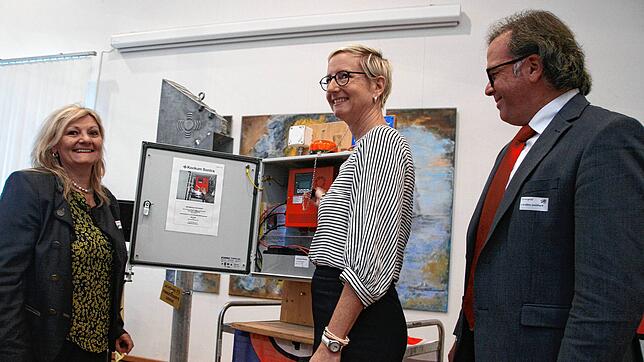 Die Sirene tönt, Regierungsrätin Cornelia Stamm Hurter, Bürgermeisterin Vera Schraner und Regierungspräsident Carsten Gabbert (von ...