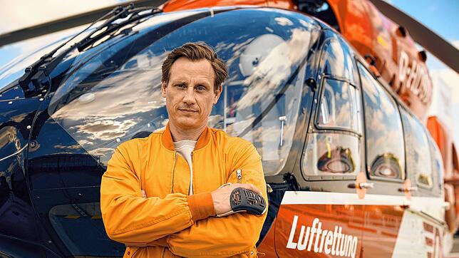 Moritz Neiss (Patrick Kalupa) wird nur „Dr. Nice“ genannt.