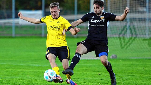Die Denkinger um Yannick Reichle (links) sind gut in Form, der SV Mühlhausen (rechts, Sebastian Wendel) muss auf einige Spieler verzichten.