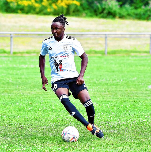 Cool geblieben: Lamin Kanteh brachte den SV Obersäckingen beim 2:0-Sieg gegen die Spvgg. Andelsbach per Strafstoß in Führung.