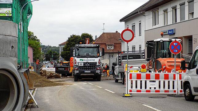 Die Baustelle in der Murger Ortsdurchfahrt ist inzwischen Höhe Sparkasse und die bisherige Zufahrt zu den Parkplätzen hinter der ...