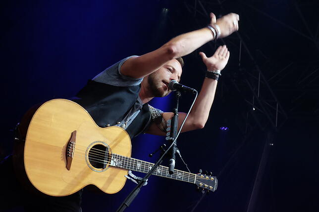 Bild 2: Erfolgsrezept: Mann mit Gitarre. So war der Auftritt von James Morrison in Singen