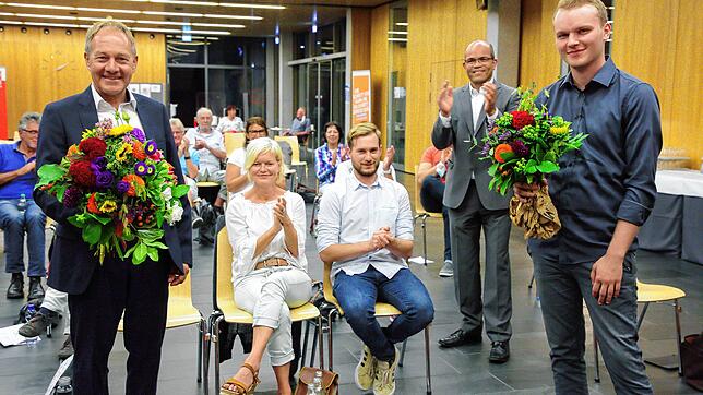 Hans-Peter Storz (links) wurde ohne Gegenkandidat einstimmig zum Landtagskandidaten der SPD im Wahlkreis Singen/Stockach gewählt. Tim ...