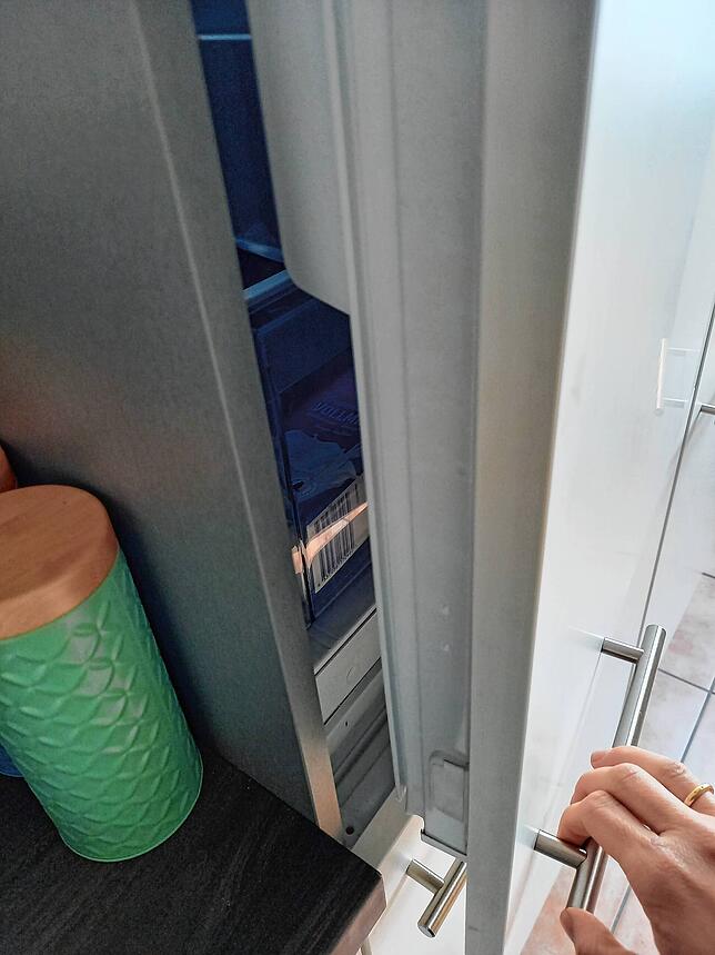 Tür zu! Das sollte das Motto beim Kühlschrank sein, um Strom zu sparen.