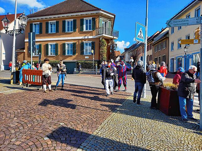 Bild 10: Ade Fasnet 2024! Bilder vom Markdorfer Narrenbaumfällen mit Umzug aus der Stadt