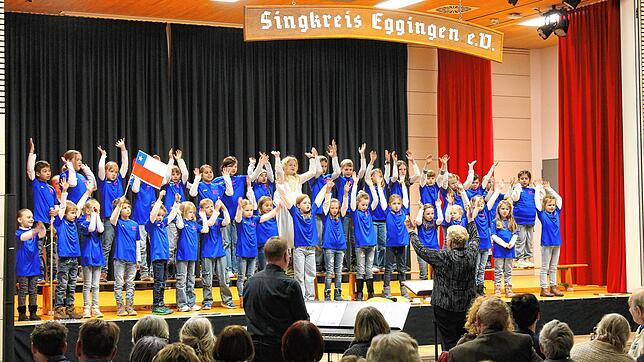Mit Bravour: Der Grundschulchor Eggingen unter Leitung von Karin Brogle unterhielt die Gäste des Konzertabends in der Egginger ...