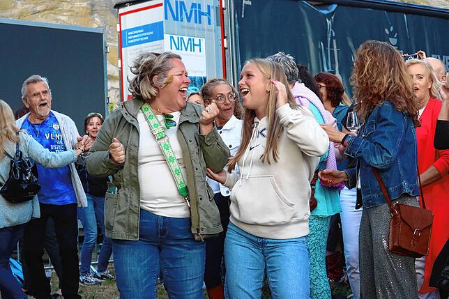Bild 3: Mitreißender Auftakt beim Sound Beach Festival – ABBAmaniac liefert Hit auf Hit