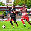 Villingens Leon Albrecht (links) im Duell mit Noah Hirth vom Offenburger FV. Beim 5:2-Auswärtserfolg trafen fünf verschiedene ...