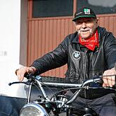 Viktor Kaiser auf seiner BMW 50.2. Mit dieser Maschine ist er zur Eröffnung über die Ortsumfahrung Oberlauchringen gefahren.