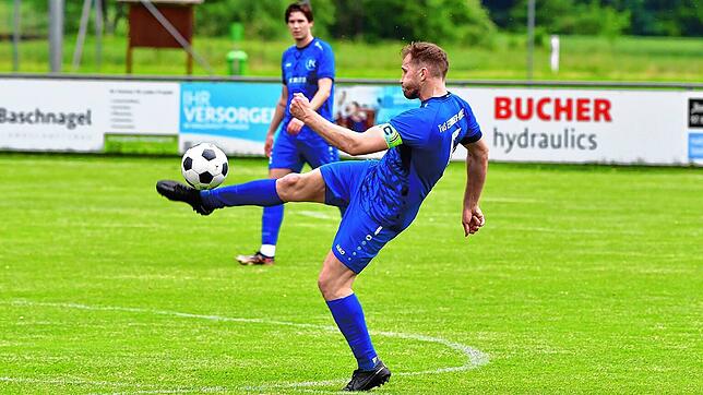 Matchwinner: In der Nachspielzeit gelang Kapitän und Sportchef Stefan Hilpüsch vom TuS Efringen-Kirchen der Treffer zum 4:3-Sieg.