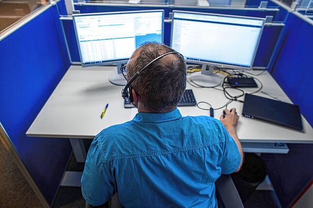 Mitarbeiter im Call-Center reden einen großen Teil ihrer Arbeitszeit. Aber wer viel redet, stößt möglicherweise auch viele Viren aus.