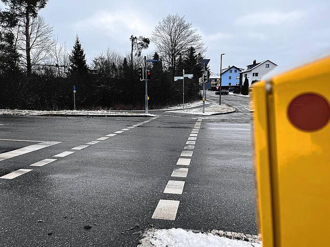 An der Fußgängerampel beim Haslach muss man sich beeilen. Die Grünphase dauert hier wenige Zehntel mehr als sechs Sekunden. Bild: ...