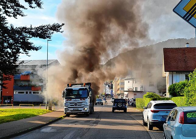 Am Donnerstagabend gegen 19 Uhr hat ein LKW in Tiengen Feuer gefangen. Polizei und Feuerwehr waren innerhalb von wenigen Minuten zur ...
