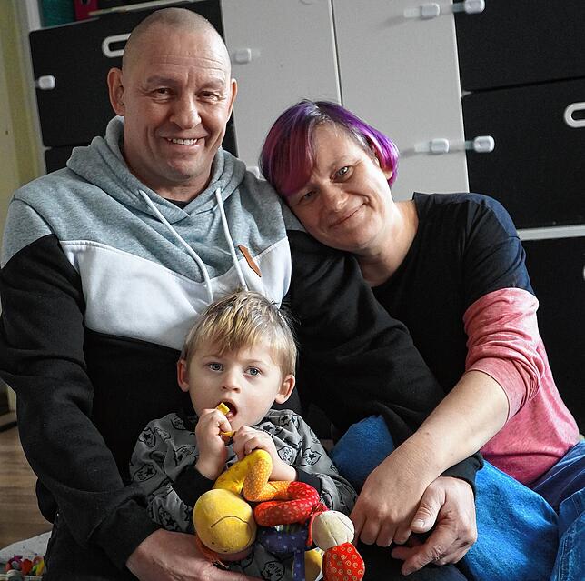 Familie Stange aus Tengen-Beuren ist auf ein großes Auto angewiesen, um mit ihrem Sohn Jace samt Rollstuhl und speziellem Autositz auf ...