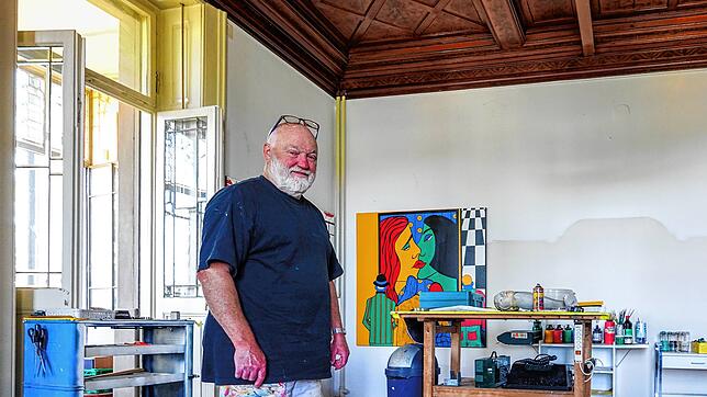 Thomas Santhori steht in seinem neuen Atelier im Schloss Zurzach.