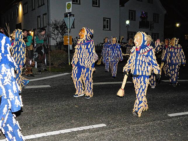 Bild 19: Mit dem Nachtumzug startet das Narrentreffen in Gutmadingen