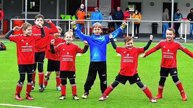 Endlich wieder raus auf den Fußballplatz: So wie diese Kinder des FC Bergalingen im Kreis Waldshut drängen alle im Amateursport aktiven ...