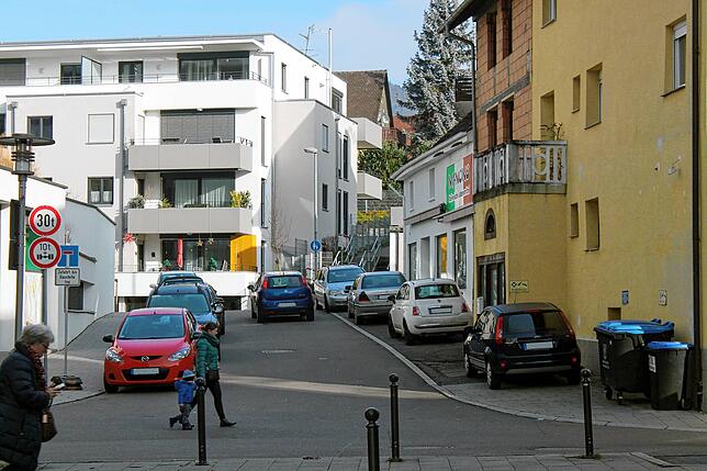Vor zwei Jahren auf Rang drei, heute immer noch auf Rang drei. In der Biberacherhofstraße, mitten im Zentrum an der Hauptstraße, wird ...
