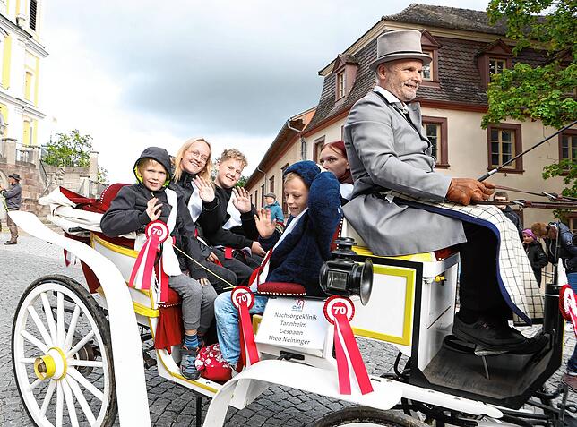 Bild 12: Reitturnier mit fulminantem Start