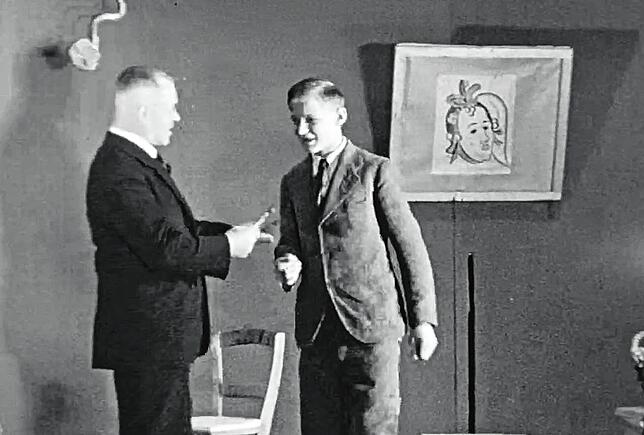 Für 2021 hat der Frohsinn im Archiv gestöbert und ein Film vom Zunftball 1938 entdeckt. Der Titel: die Folterkammer.