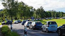 Dass das Sting-Konzert ausverkauft war, zeigte sich schon an den Automassen vor dem Konzertbeginn.