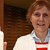 Steffi Fleck von der Löwenapotheke in Waldshut hält eine Flasche mit dem derzeit begehrten Desinfektionsmittel in der Hand.