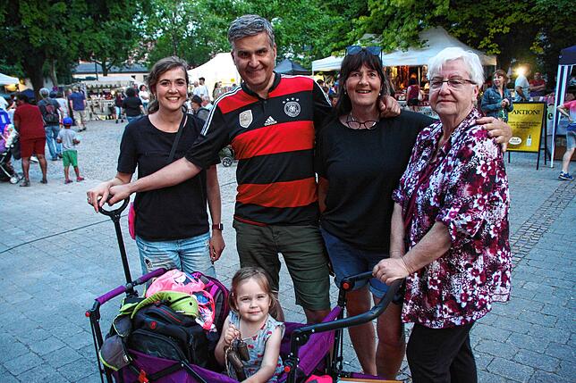 Bild 25: Run auf den großen Flohmarkt mit mehr als 1000 Ständen in Konstanz