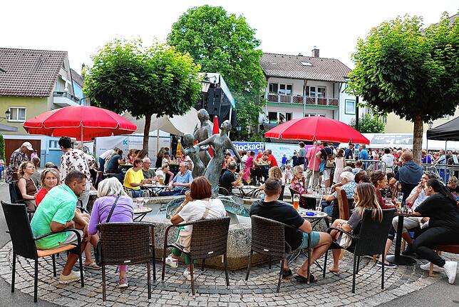 Bild 23: Bilder von der Festeröffnung des Schweizer Feiertags in Stockach