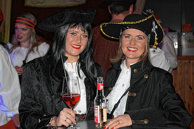 Bild 29: Feiern bis spät in die Nacht beim Hänseleball in Stockach
