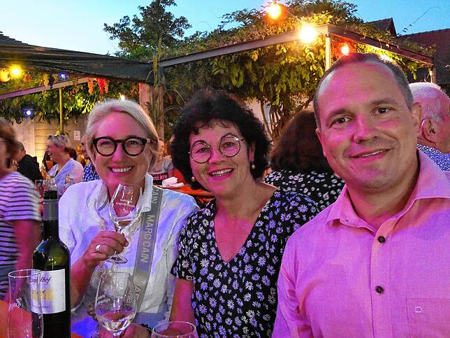 Bild 8: Viele gut gelaunte Weinfestbesucher am Eröffnungsabend in Hohentengen
