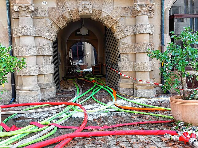 Bild 16: Am Morgen danach: So sieht es nach dem Großbrand in der Zollernstraße aus
