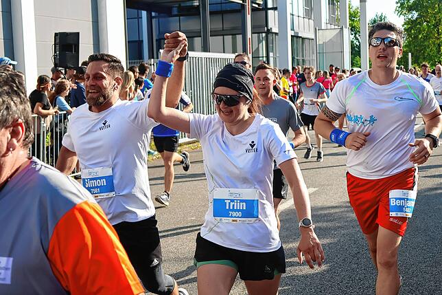 Bild 20: Mit Ausdauer und Kreativität- tausende Läufer messen sich beim ZF Firmenlauf