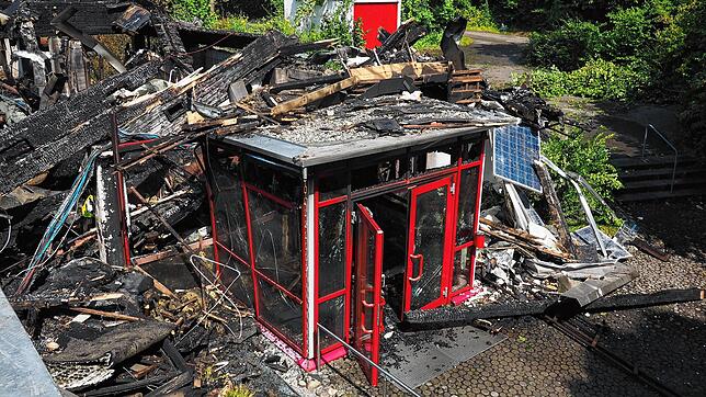 Bild : Vor fünf Jahren brannte das Schwaketenbad nieder. Diese Bilder werden viele Konstanzer niemals vergessen.