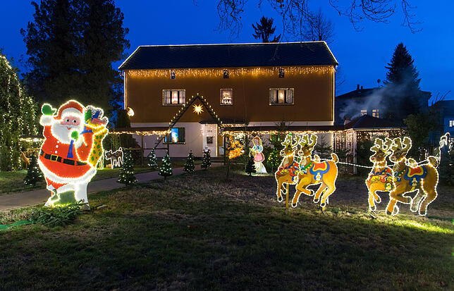 Alljährlicher Weihnachtsbeleuchtungswahnsinn: Je verbrauchsärmer die Glühbirnen werden, desto mehr brennen zur Adventszeit an den ...