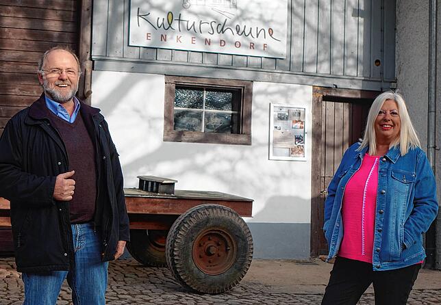 Die bekannten Theaterspieler Astrid Müller und Charly Senn sind zwei der Teilnehmer, die beim Mundartprojekt Rettet das Wäärerdütsch ...