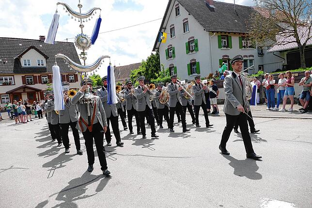 Bild 19: Jubiläumsumzug zum 175. Geburtstag der Musikkapelle Mundelfingen krönt vier stimmungsvolle Tage.