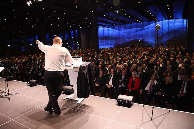 ...die den Saal begeisterte.