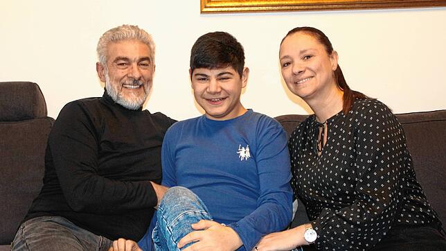 &bdquo;Wir sind glücklich, dass er da ist&ldquo;: Antonio mit seinen Eltern Maria und Vincenzo Licciardo.